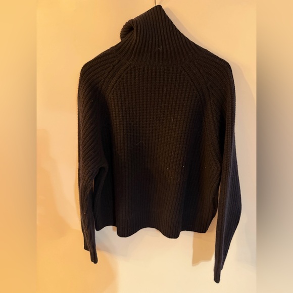 NILI LOTAN
Amaya Black Cashmere Sweater - Picture 4 of 8